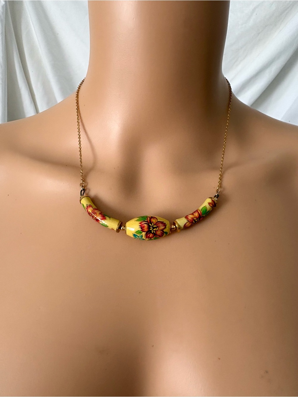 Vintage 70s ceramic handpainted butter yellow beaded chain necklace